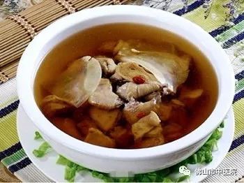 骨头受伤煲什么药材汤比较好,骨折药膳汤活血化瘀