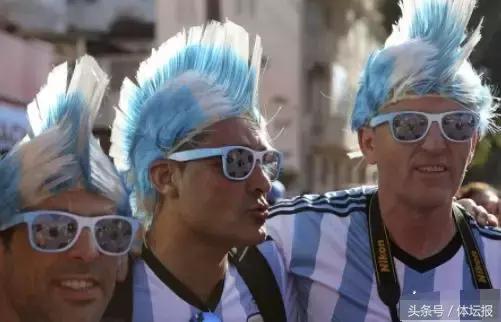 从吉祥物、足球、*旗国**到电池、假发、小家电，浙企出招抢滩世界杯