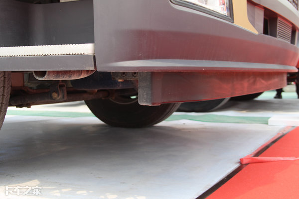 13升430马力LNG发动机,这台天然气重卡的驾驶室也能拉窗帘