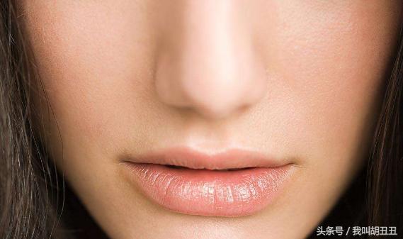 鼻子爱出油毛孔粗大最有效的方法,鼻子爱出油有什么小妙招