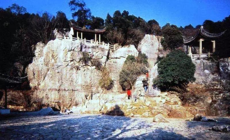苏州东山西山风景区哪个更值得去,苏州西山风景区有什么好玩的地方