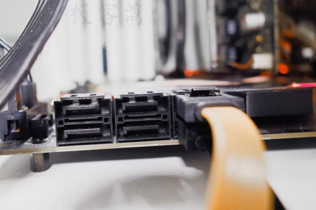 sata固态硬盘组raid0性能,sata固态硬盘为什么还没淘汰