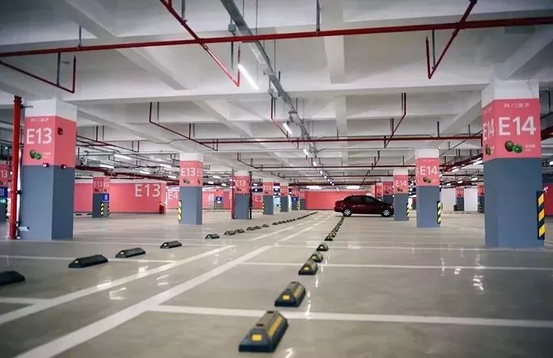 南航转场白云t2,南航航班改到第二天能免费退票吗