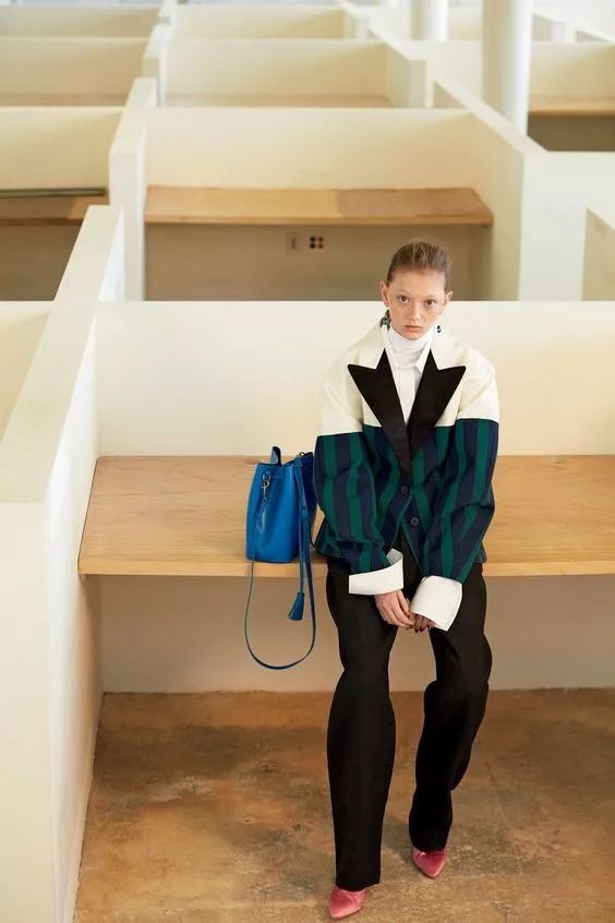 流行什么款式的包包又实用,今年流行大包包还是小包包