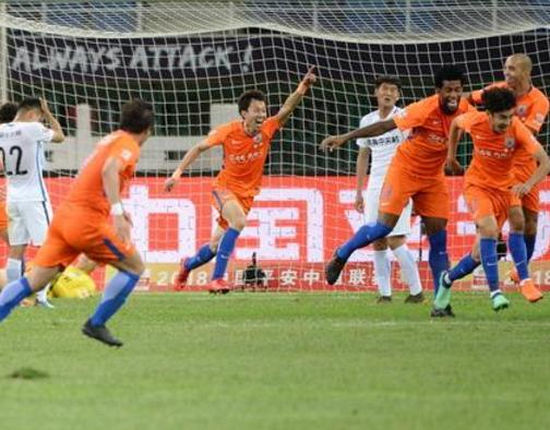 够狠！一场2-1逆转让中超冠军再生悬念？鲁能土帅一战给出答案