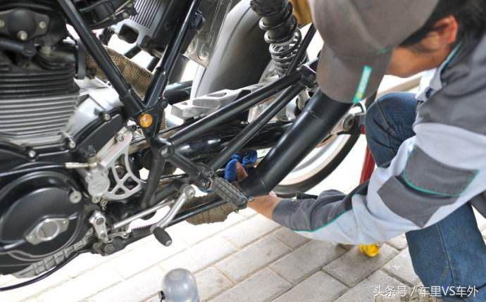 摩托车链条需要打油吗,摩托车链条打油好还是不打油好