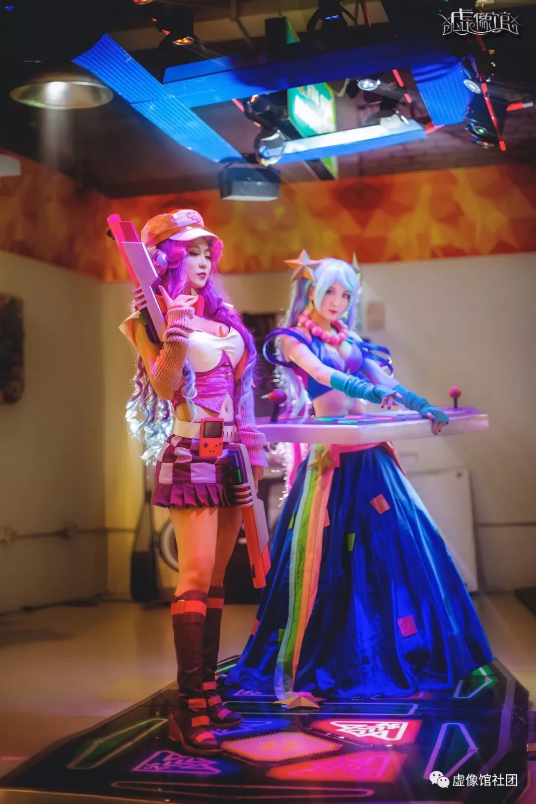 震惊！三位电玩小姐姐称霸整间游戏机室