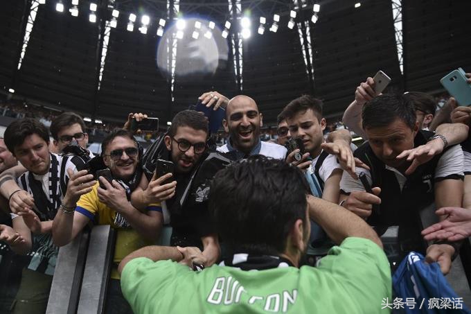 布冯尤文单场10次扑救,布冯告别尤文图斯名人致敬