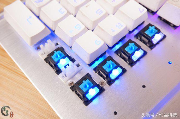 机械键盘rgb灯光不统一,樱桃rgb键盘