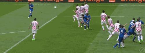 那个足球场上优雅的“富二代”艺术家，生日快乐！