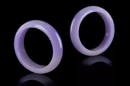 见光死的紫罗兰玉镯多少钱,紫罗兰翡翠的见光死是什么意思