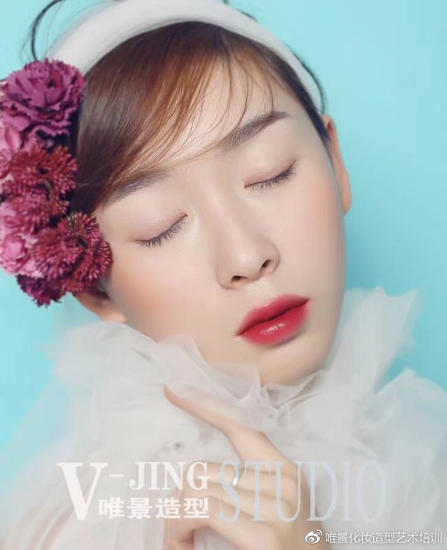 婚礼上的新娘妆有哪些,婚礼当天新娘妆应该怎么补