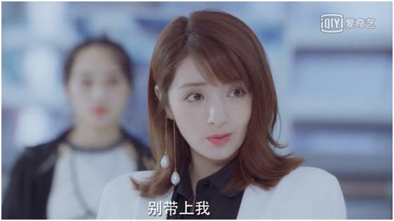 美过娜扎，仙过热巴！《泡沫之夏》里的她才是混血look的鼻祖啊