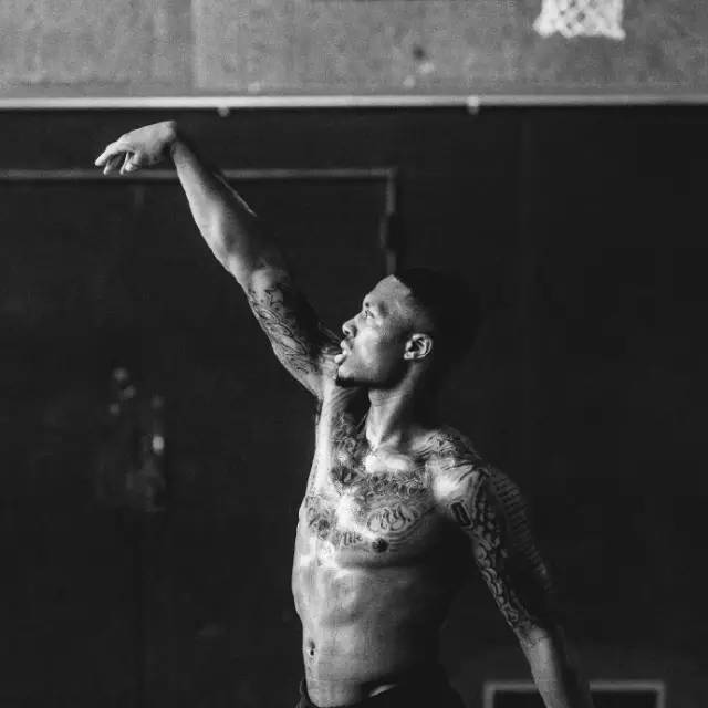 高中时身高才157的他，是如何长到一米九的？