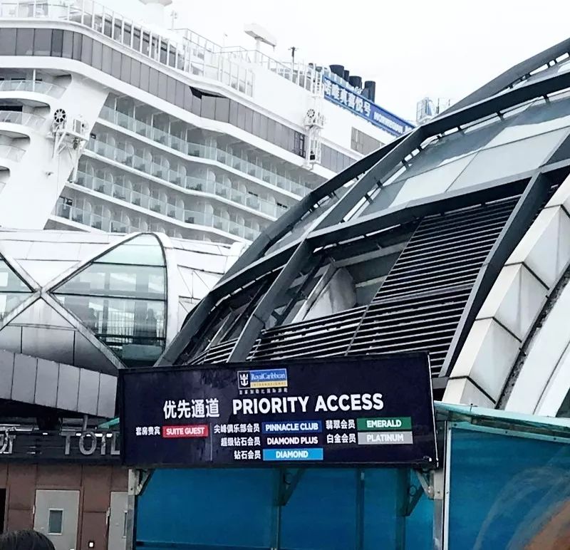 海洋量子号邮轮参观,海洋量子号邮轮航行航拍视频