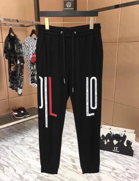 普拉达休闲裤女款,普拉达休闲裤搭配图