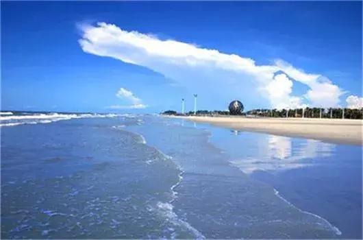 巽寮湾(读:xùnliáowān是粤东数百公里中海水最洁净海湾之一