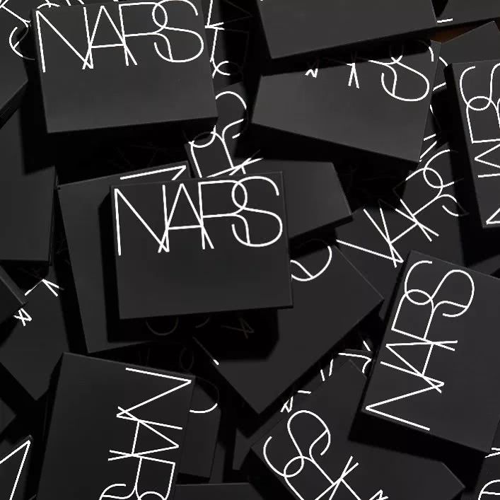 这个牌子出什么都火到断货,女生必须入一个