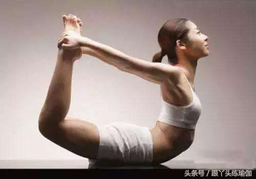 驼背含胸没气质怎么通过健身纠正,瑜伽开肩瘦背改善含胸驼背完整版
