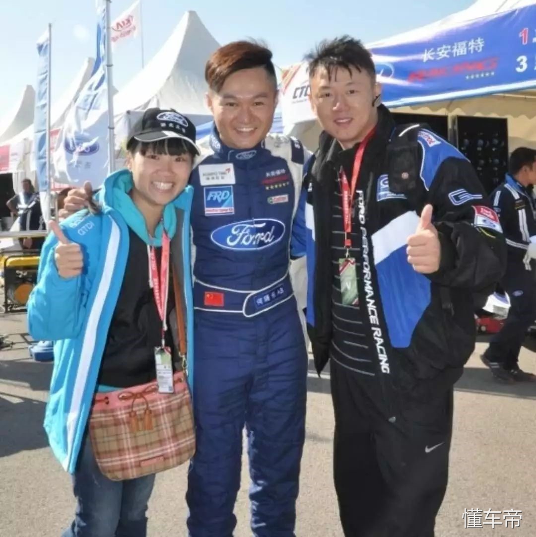 一台车，两个人，50万个幸福故事组成了一个大家庭