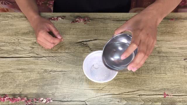 手上长硬皮像茧子用什么办法解决,手上长黄茧子怎么办