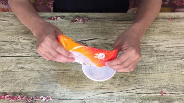 手上长老茧一样的硬皮涂什么,手上长一点硬皮死皮