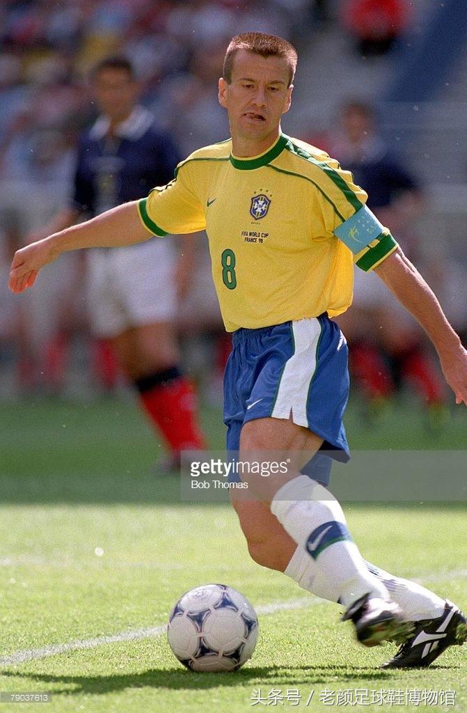 02年世界杯足球鞋回顾,世界杯最火前十的足球鞋