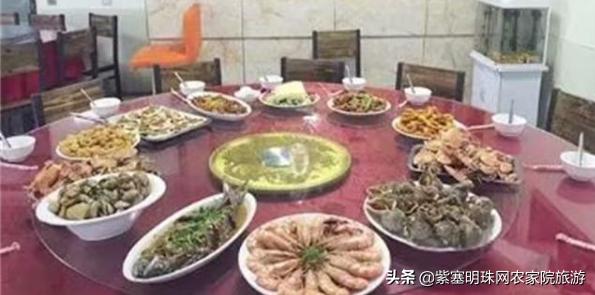 去赶海抓螃蟹海边淋雨捡贝壳,来海边抓螃蟹拾贝壳