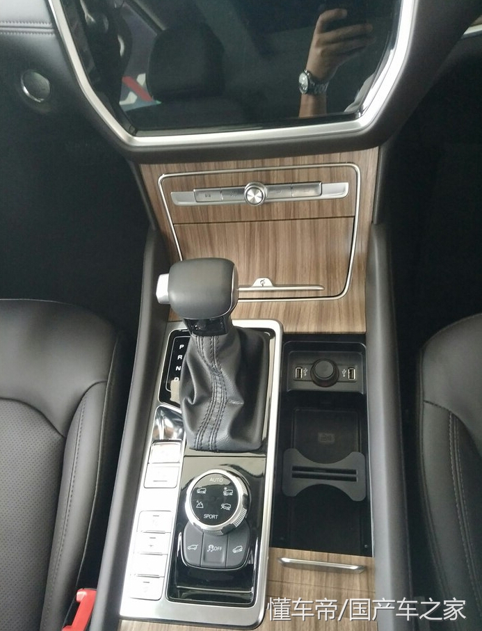 荣威rx8气场怎么样,荣威rx8七座版大红色