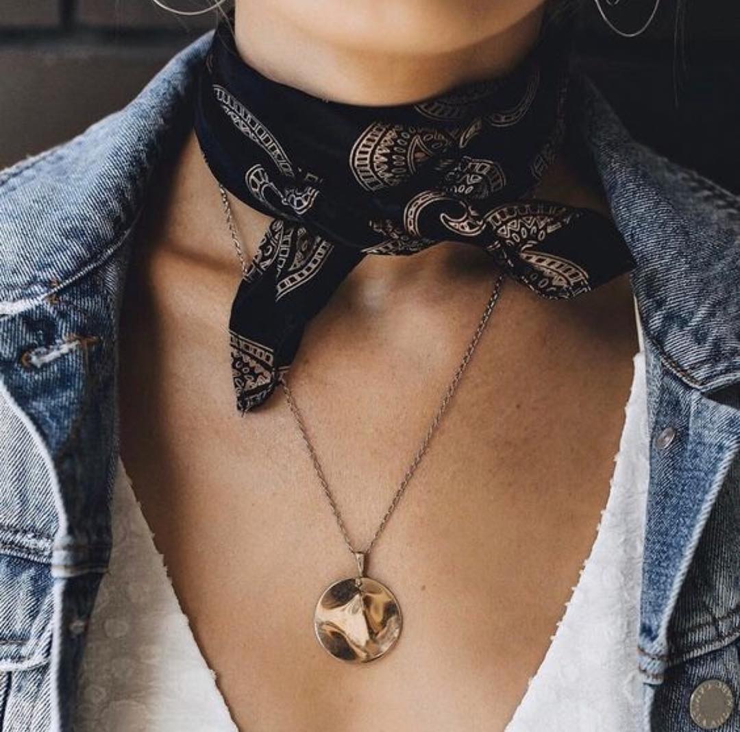 女士丝巾的常用佩戴方法,丝巾怎么戴最好看视频