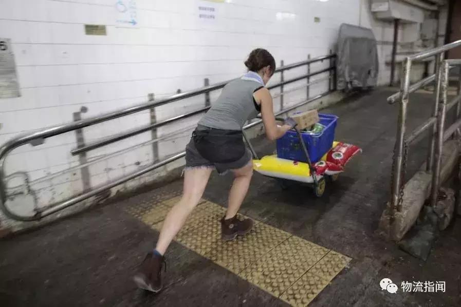 香港最美搬运工女孩,最美港女搬运工