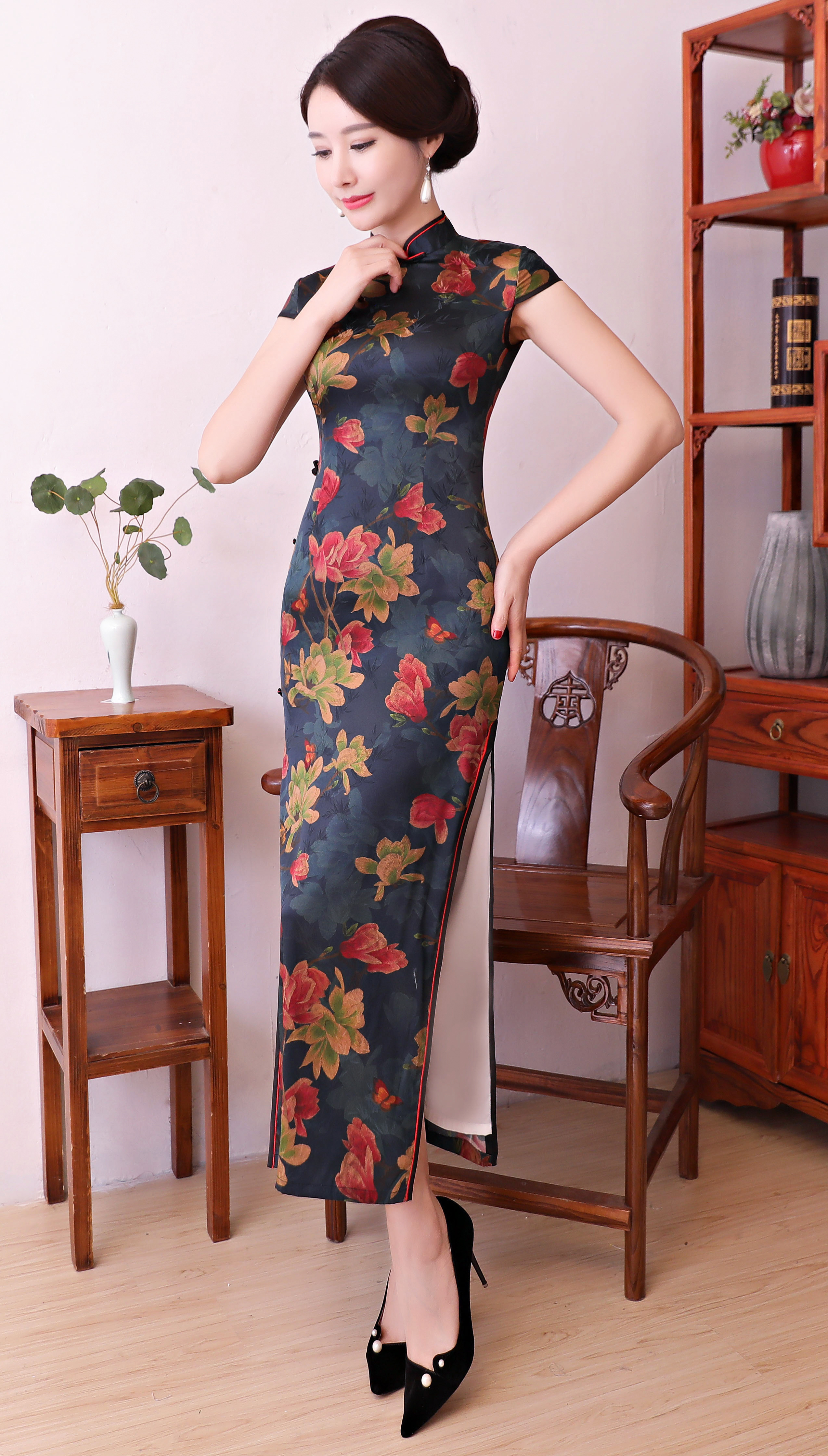 开叉真丝闪光长款旗袍,女人穿上旗袍感觉特别美的句子