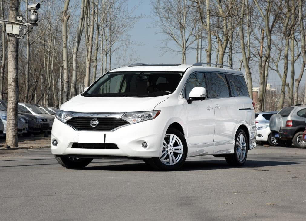 价格不到10万的豪车,日产贵士对比埃尔法