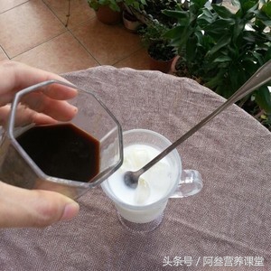 午后来一杯温馨的奶茶,午后来一杯咖啡