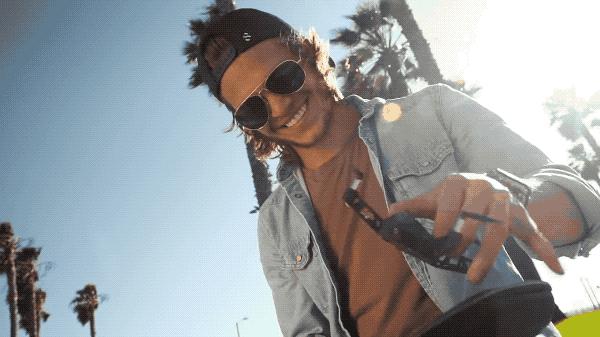 众测，一扔就会飞的自拍杆，不小心就把逼给装了