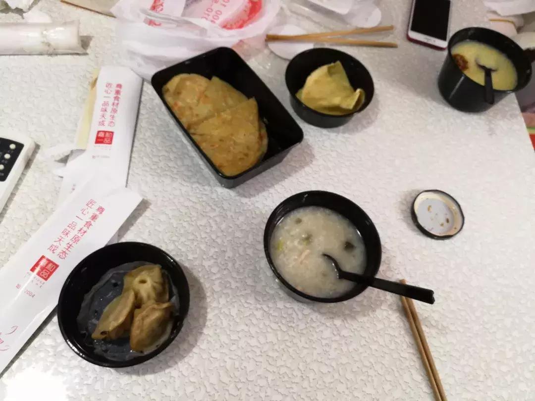 谁敢比我惨？“嘉和一品”小笼包，竟有5只“小强”？