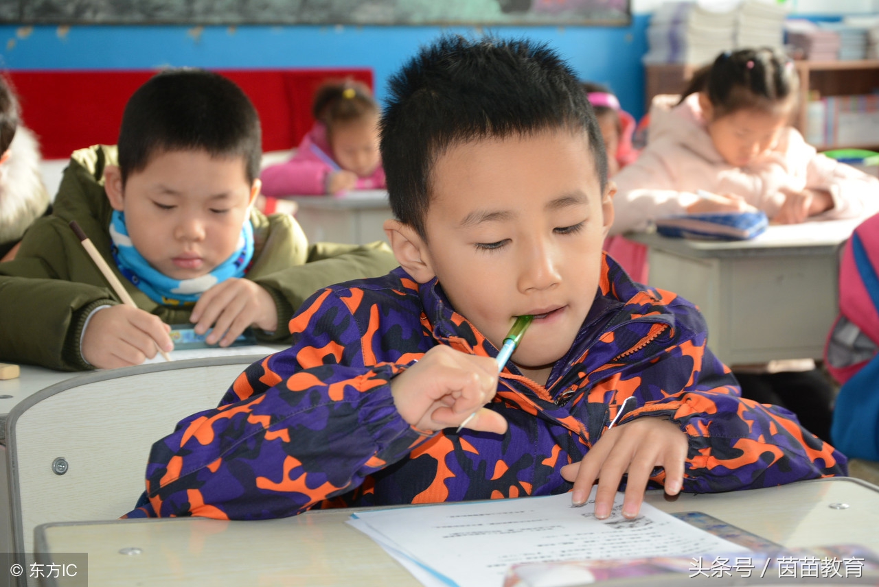 如何用一个词写一段话,怎么用指定的四字词语写一段话