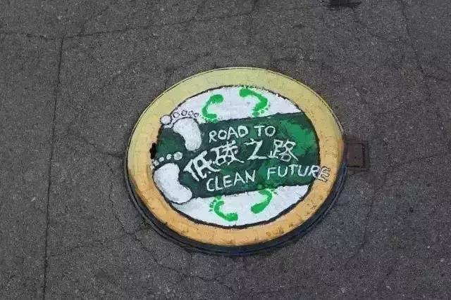 30所职校为井盖“整容”，以画会友，你的学校技术如何？