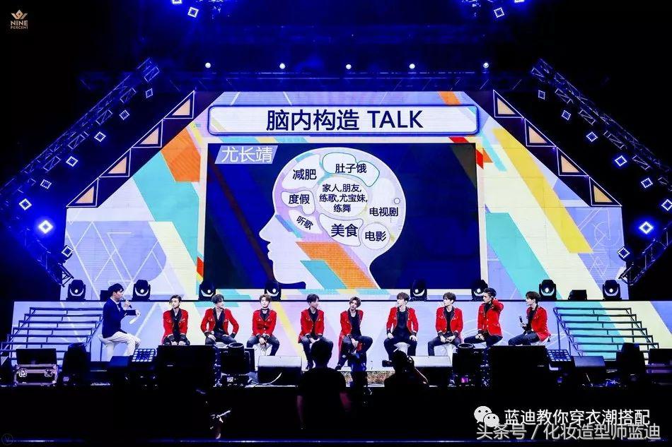 王俊凯一身棒球服,王俊凯机场穿运动套装