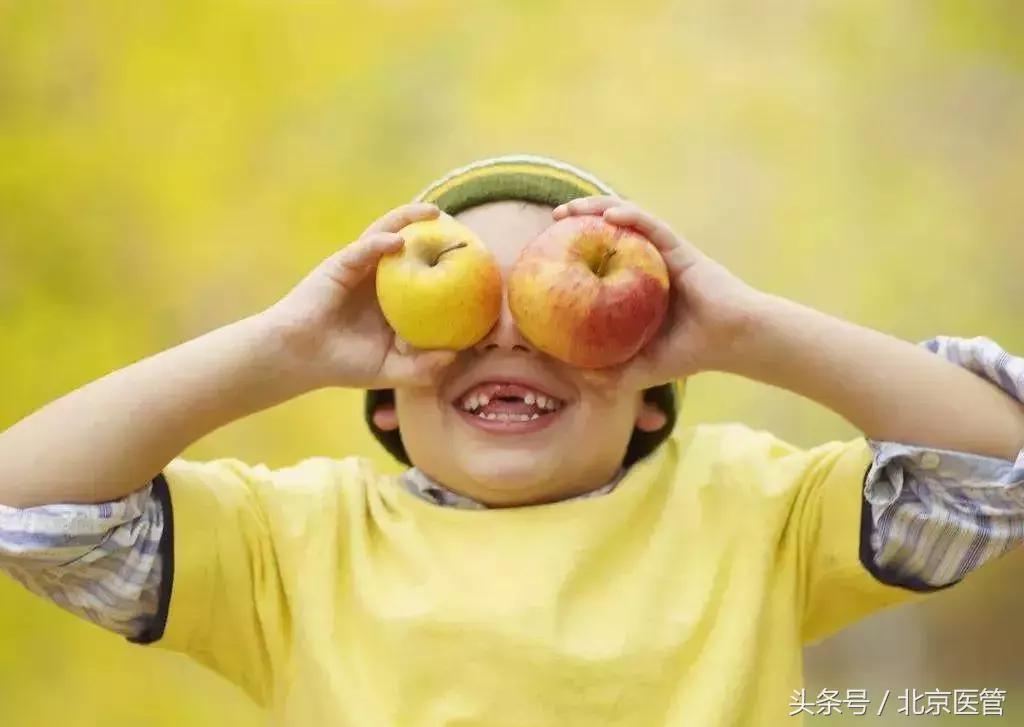 视网膜母细胞瘤会瞳孔散大吗,视网膜母细胞瘤出现白瞳了怎么治