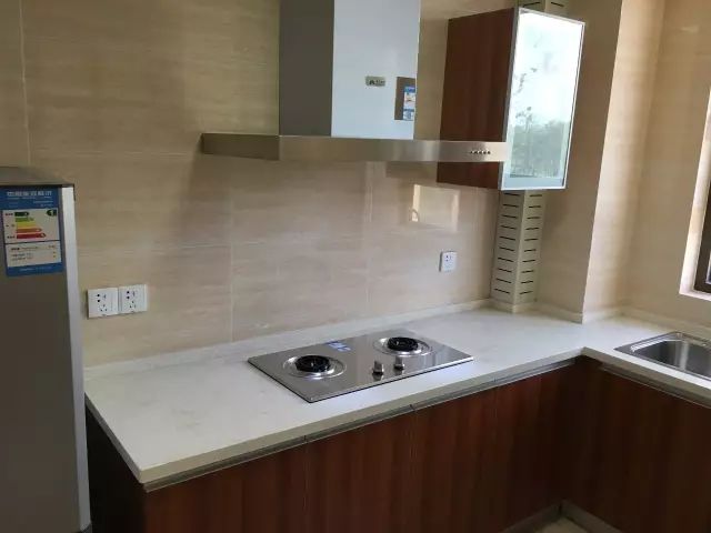 月租不到1500元公寓,没钱却租高端公寓