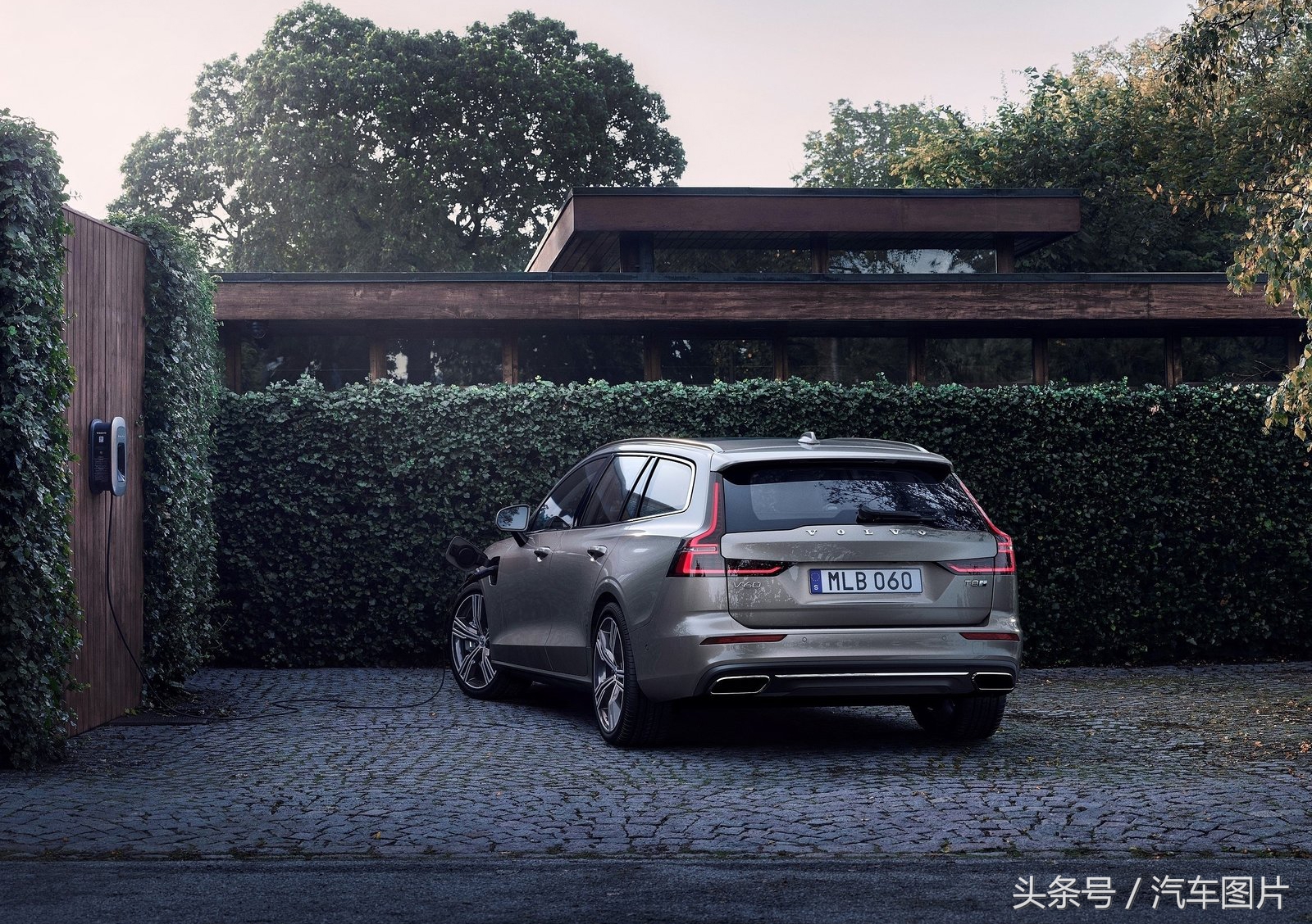 沃尔沃旅行车v60落地价,沃尔沃v60二手值得买吗