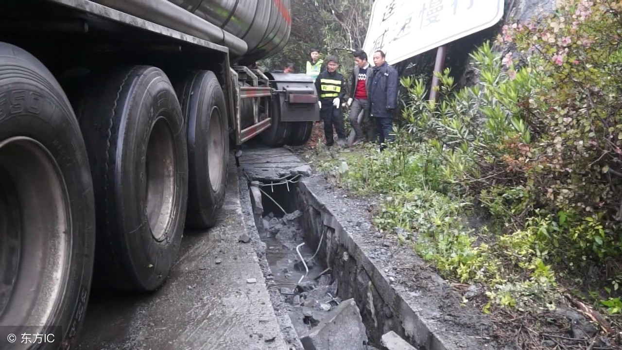 怎么看汽车底盘有没有损坏,汽车底盘损坏的各种表现