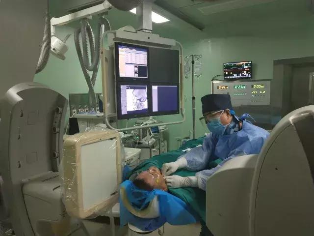 你的脸疼到不想要，神经外科专家却说：“十五分钟就能搞定”