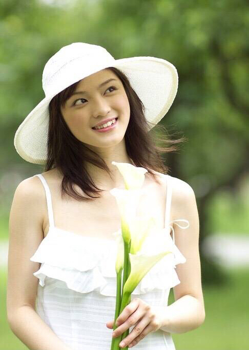 马蹄莲黄色和橙色哪个好看,马蹄莲的花语及养护方法