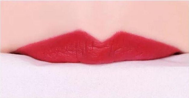 雅诗兰黛口红对比ysl,雅诗兰黛气场全开的口红