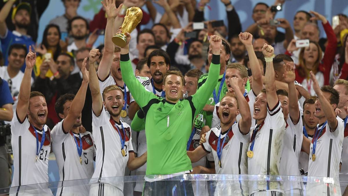 布冯一直都是世界第一门将,世界公认第一门将布冯集锦