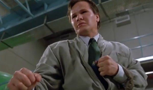 成龙早期武打戏动图,成龙再一次突破极限去演武打片