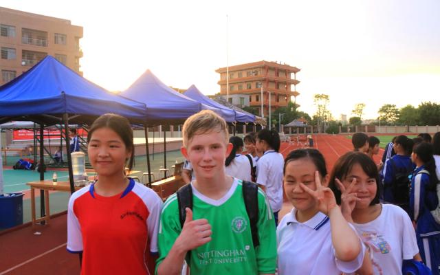 足梦视界｜中英足球文化交流，首站湛江轰动全城