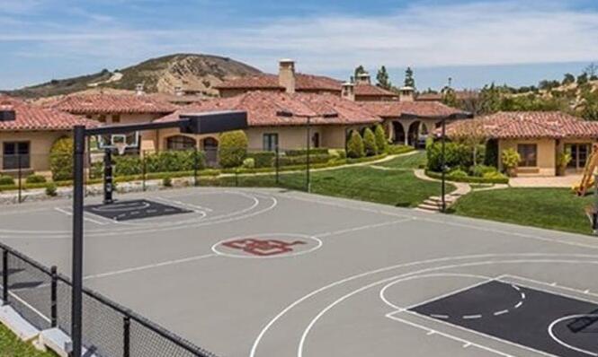 誓要和火箭同生共死，保罗正式出售洛杉矶豪宅，他还想拉詹皇入伙